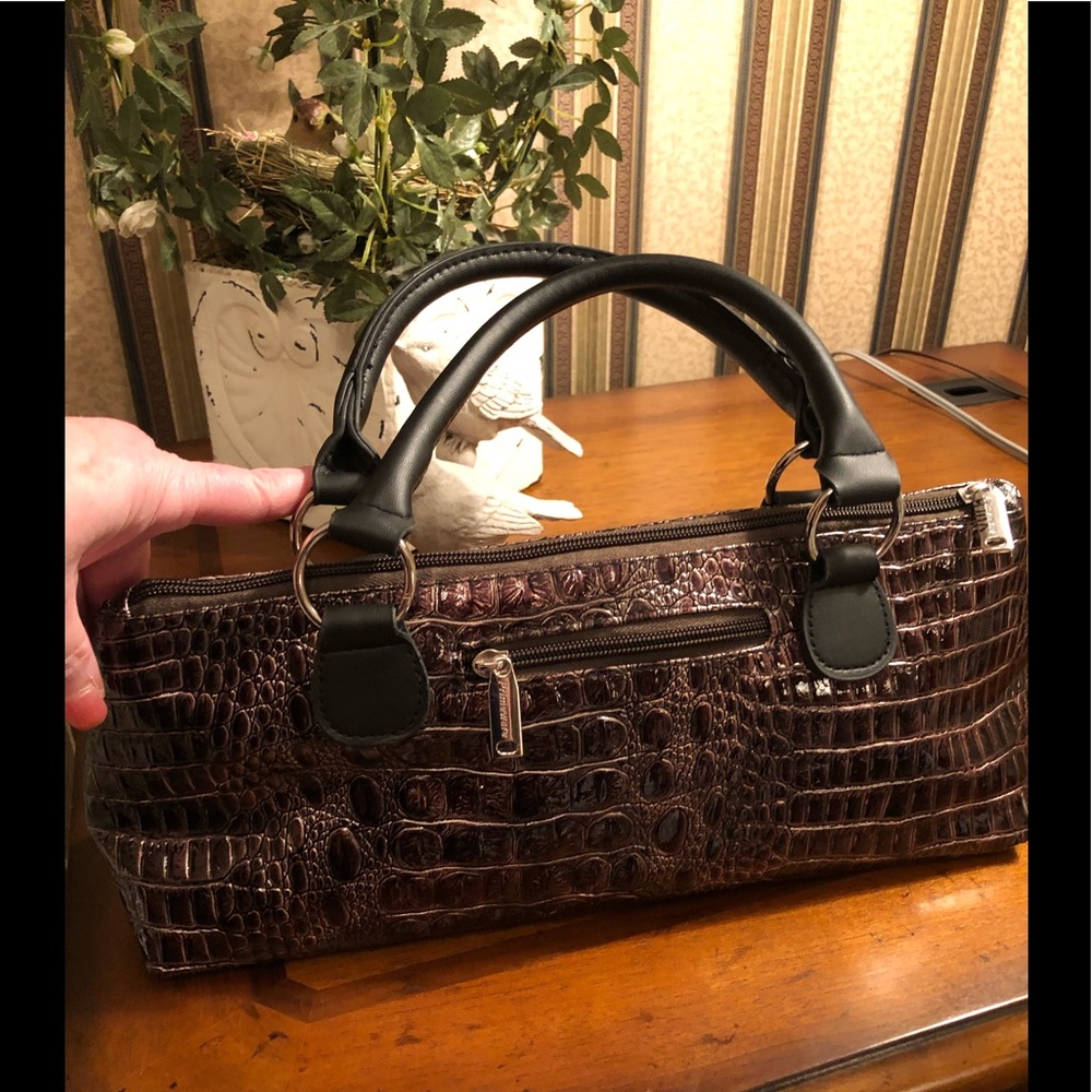 NWOT - Faux ‘Gator Wine Bottle Carrier